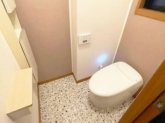 トイレリフォーム 空間全体が見栄えよくまとまったトイレ