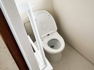 トイレリフォーム 和式から洋式に変え雰囲気もがらりと変えたトイレ