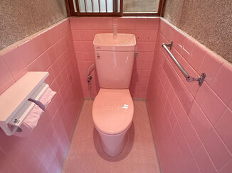 トイレリフォーム 内装・本体あわせて取り換えピンクで統一したトイレ