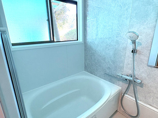 バスルームリフォーム 寒いタイル風呂から孫と快適に入浴できるあたたかいバスルームへ