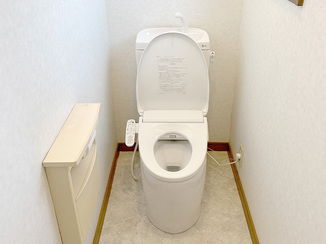 トイレリフォーム 床もまとめて一新し、快適度がアップした2箇所のトイレ